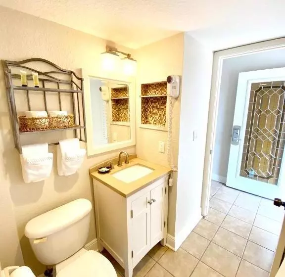 Condo In Waterfront Resort With Balcony Close To Beaches Free Bikes