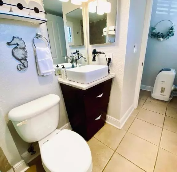 Condo In Waterfront Resort With Balcony Close To Beaches Free Bikes