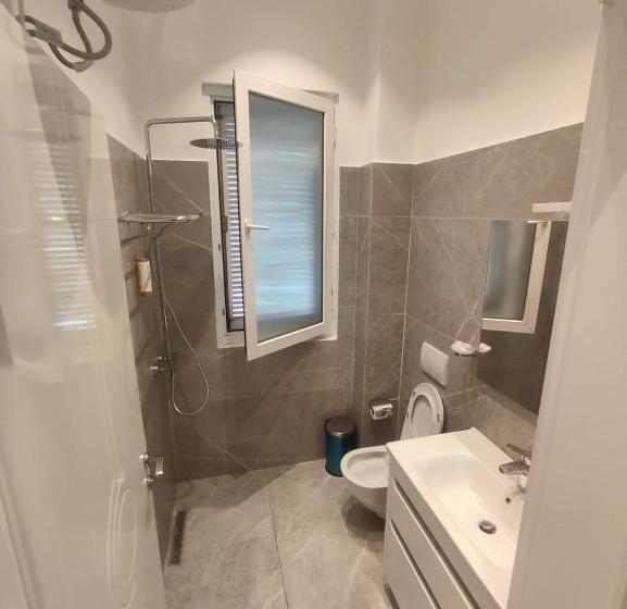 تختخواب و صبحانه Edi Murrizi