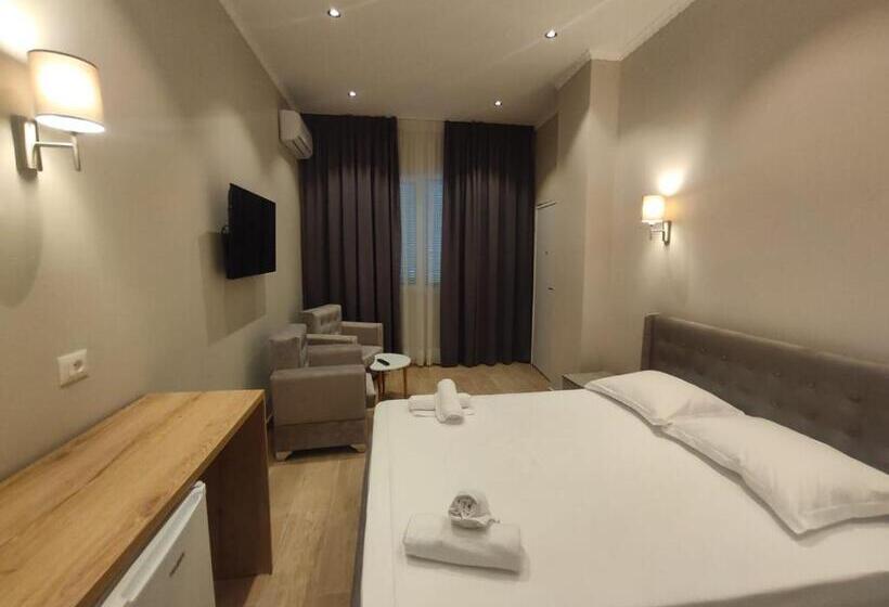 تختخواب و صبحانه Edi Murrizi