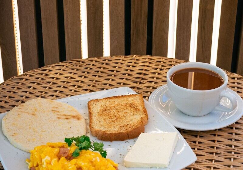 هتل Balmoral Plaza