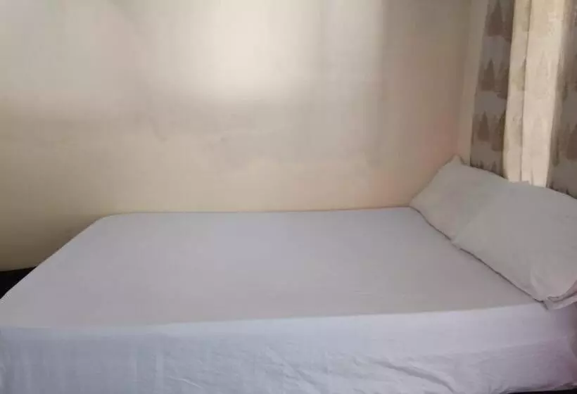 ホテル Oyo 93435 Yuda Family Homestay