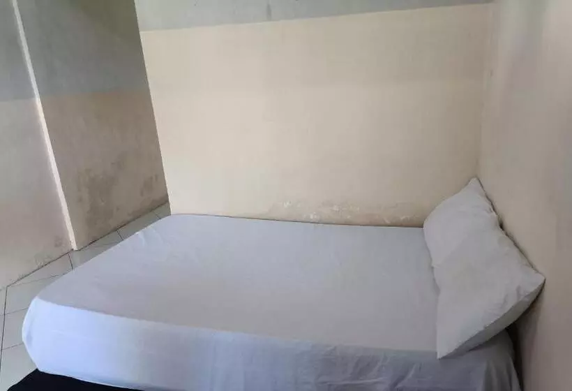 ホテル Oyo 93435 Yuda Family Homestay