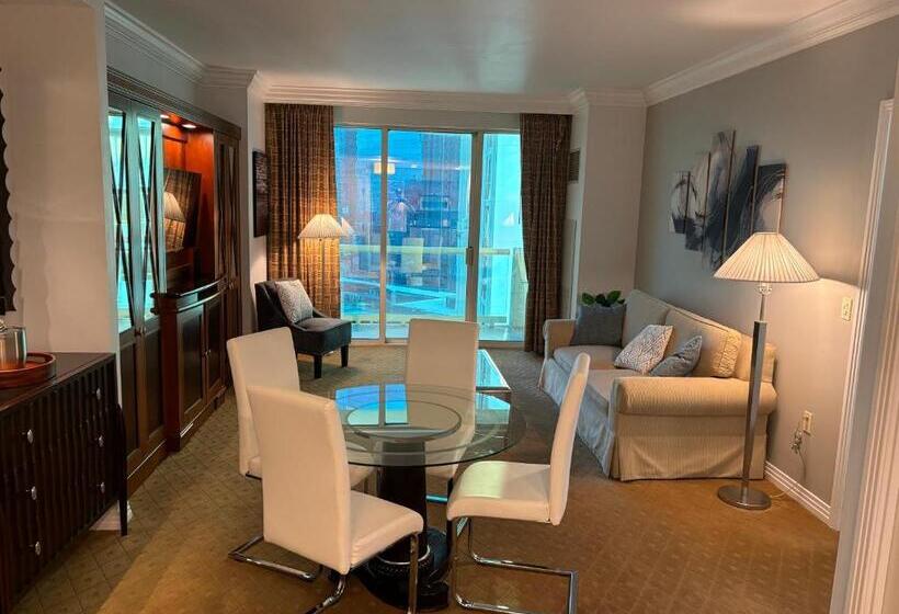 Panorama Vista Suite 1br 2ba, Full Kitchen, Strip View, Balcony, Corner Unit