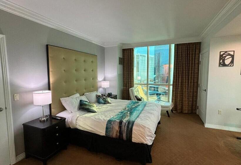 Panorama Vista Suite 1br 2ba, Full Kitchen, Strip View, Balcony, Corner Unit