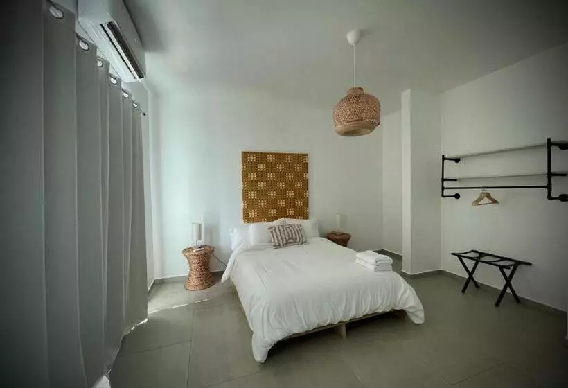 پانسیون 1 Corcega Beachfront Suites