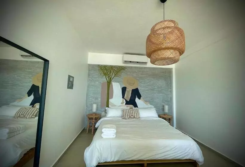 پانسیون 1 Corcega Beachfront Suites