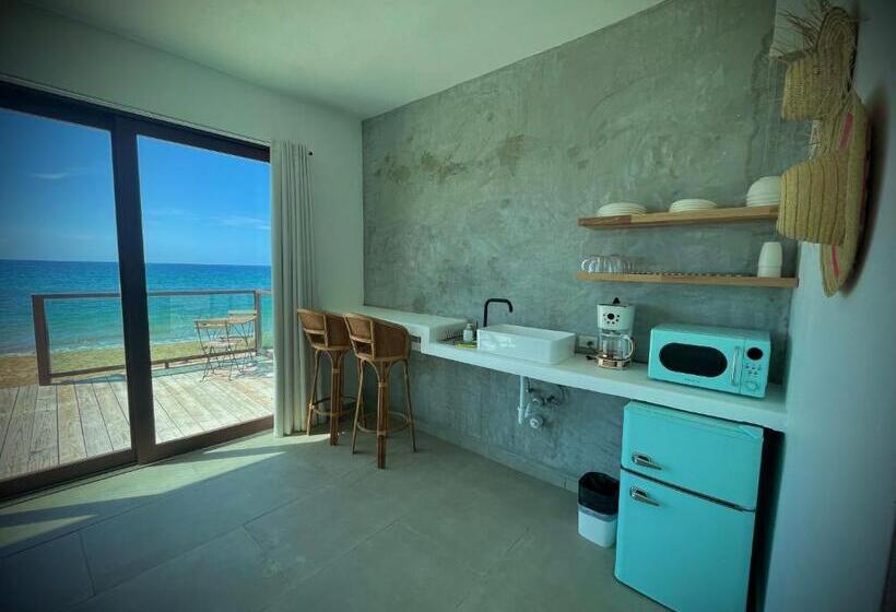 پانسیون 1 Corcega Beachfront Suites