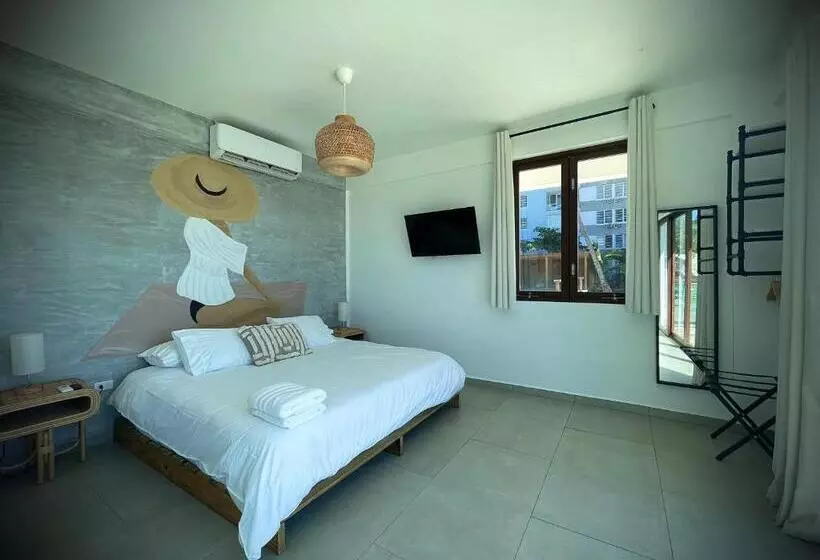 پانسیون 1 Corcega Beachfront Suites