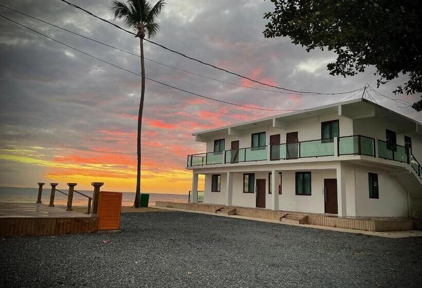 پانسیون 1 Corcega Beachfront Suites