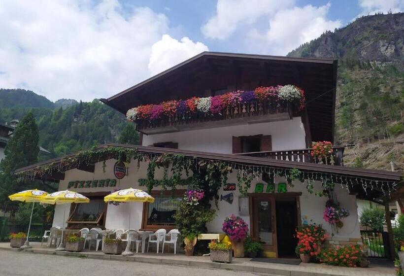 پانسیون Pizzeria Marmolada Camere