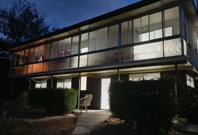 פנסיון Yny Guest House