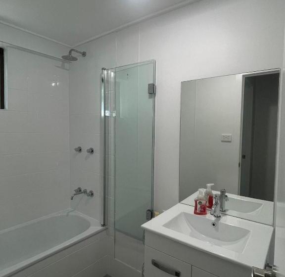 ペンション Yny Guest House