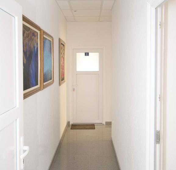 تختخواب و صبحانه Apartmani Sebastijan