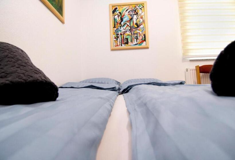 تختخواب و صبحانه Apartmani Sebastijan