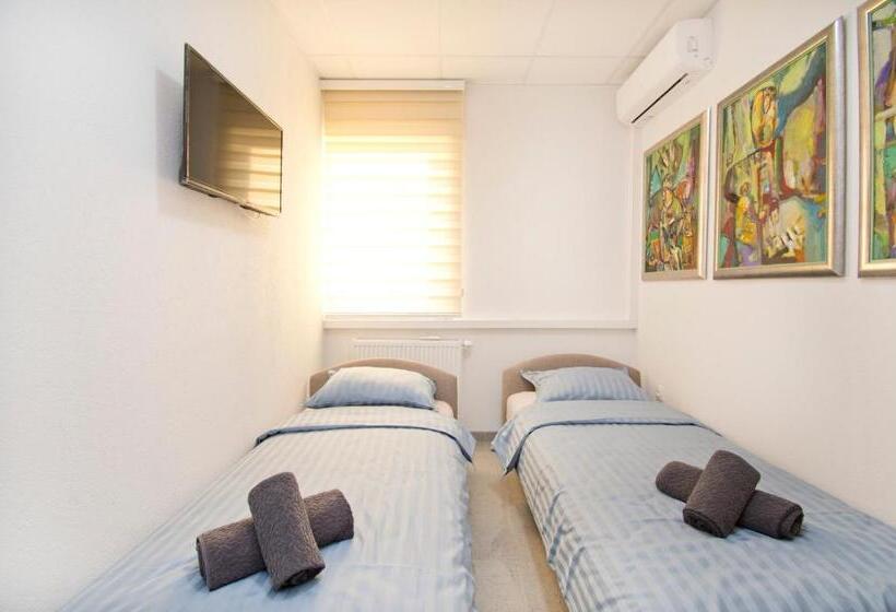 تختخواب و صبحانه Apartmani Sebastijan