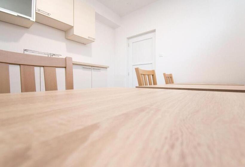 تختخواب و صبحانه Apartmani Sebastijan