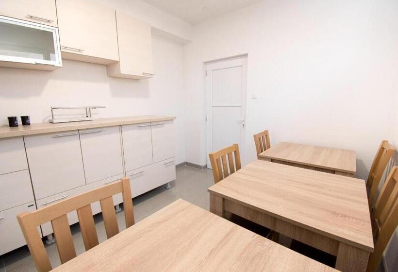 تختخواب و صبحانه Apartmani Sebastijan