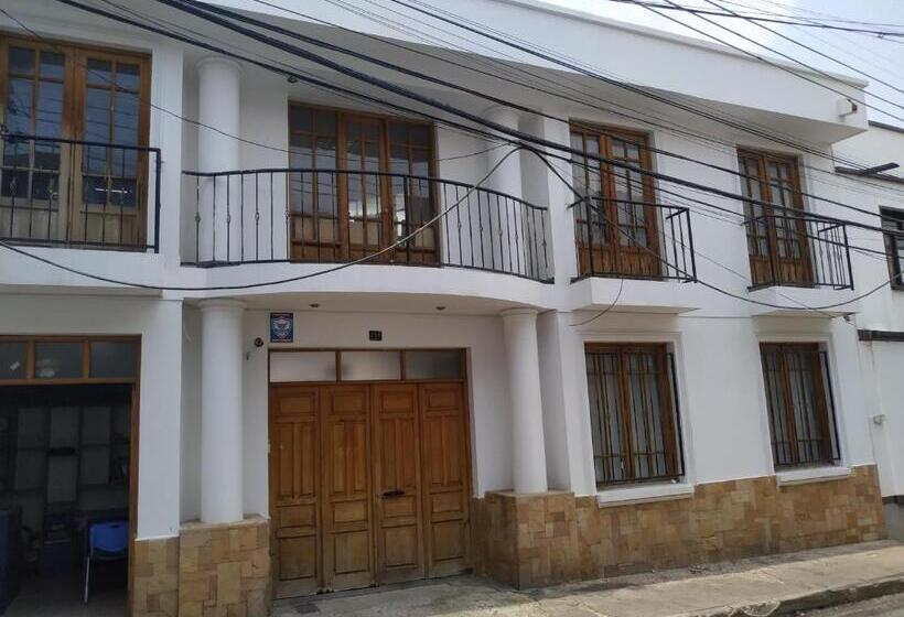 تختخواب و صبحانه White House   Casa De Interacción