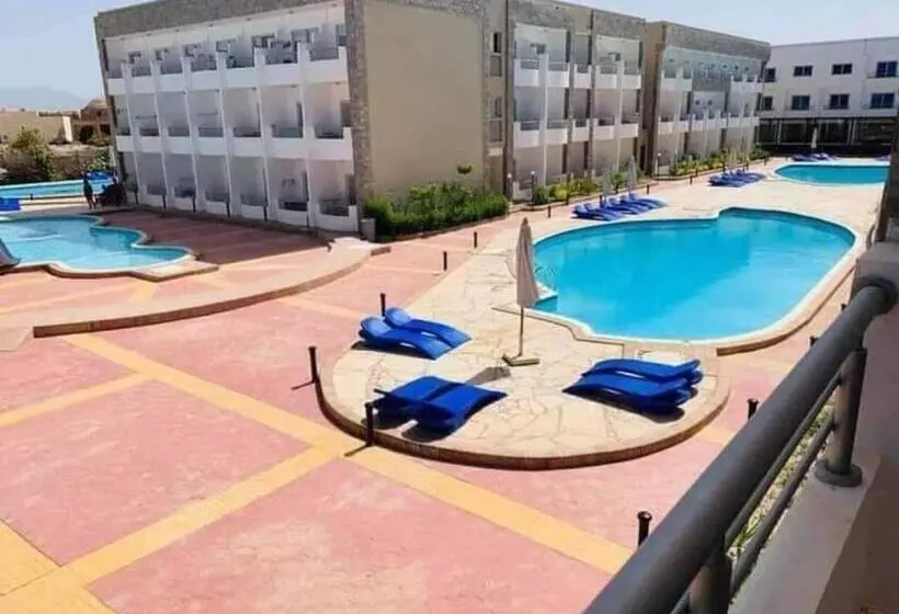 Cecelia Resort Private C6