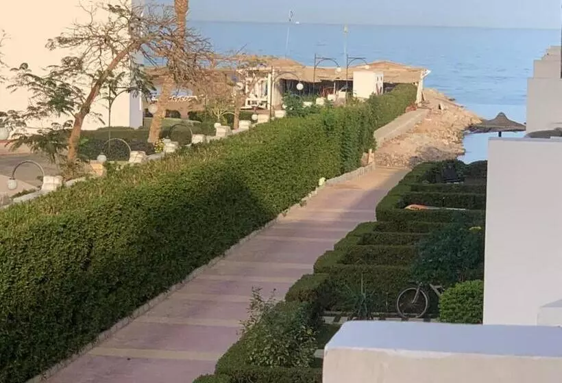 Cecelia Resort Private C6