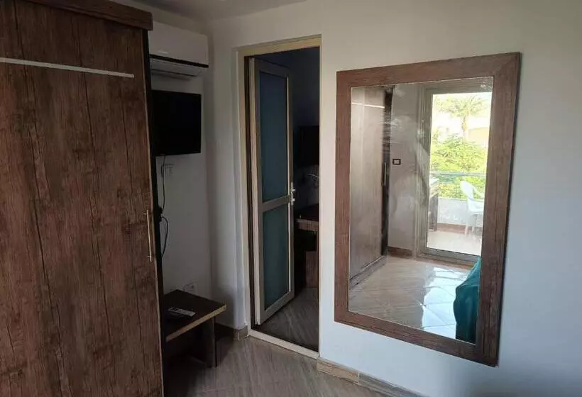 Cecelia Resort Private C6