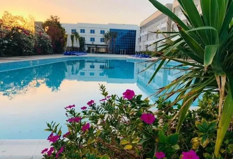 Cecelia Resort Private C6