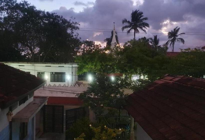 فندق Margaret House