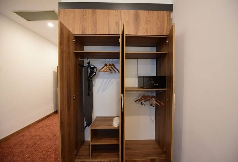 בית מלון כפרי Ramada By Wyndham Karacabey