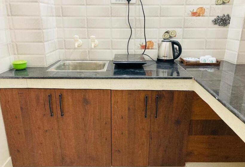 هتل Tls The Lavish Stay