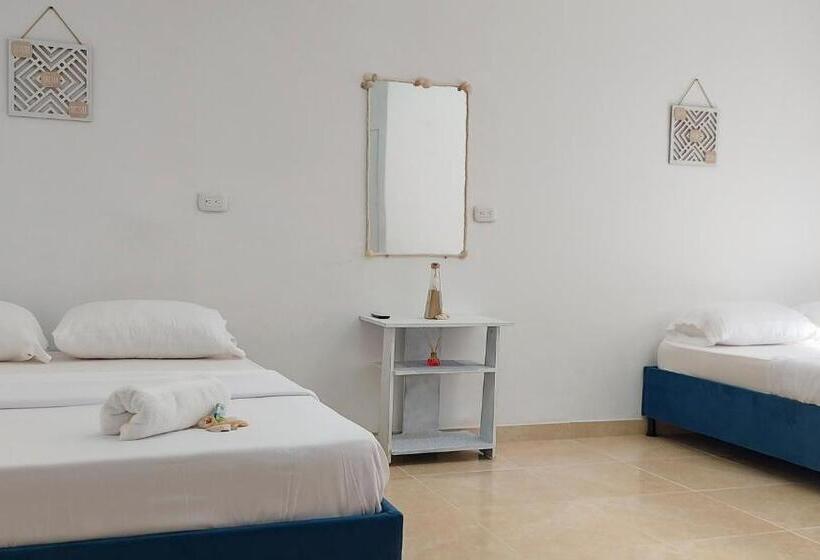 پانسیون La Marina Hostal