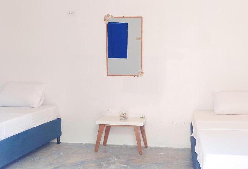 پانسیون La Marina Hostal