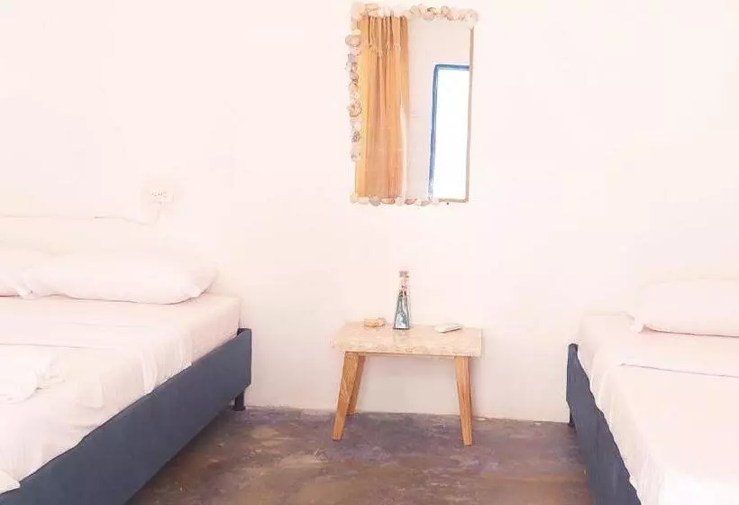 ペンション La Marina Hostal
