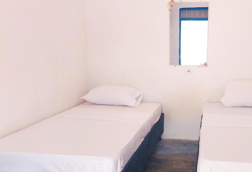 پانسیون La Marina Hostal