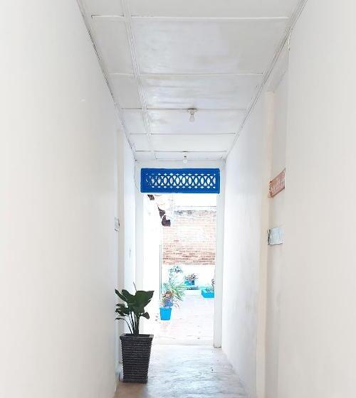 پانسیون La Marina Hostal