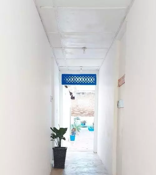 ペンション La Marina Hostal