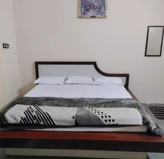 Majatalo Ramashray Guest House