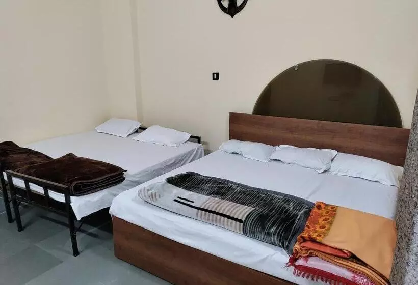 Majatalo Ramashray Guest House