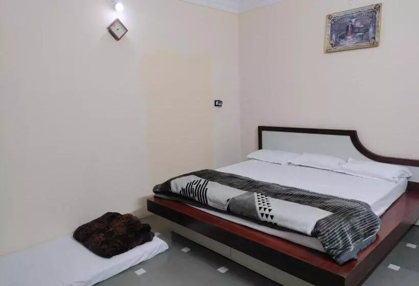 Majatalo Ramashray Guest House