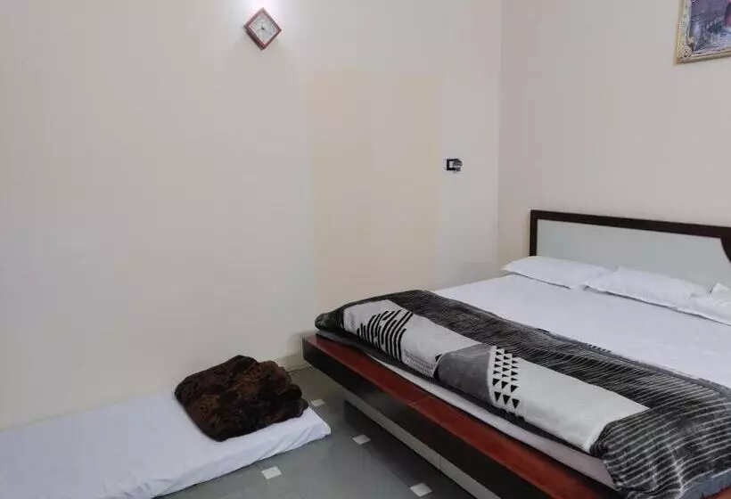 Majatalo Ramashray Guest House
