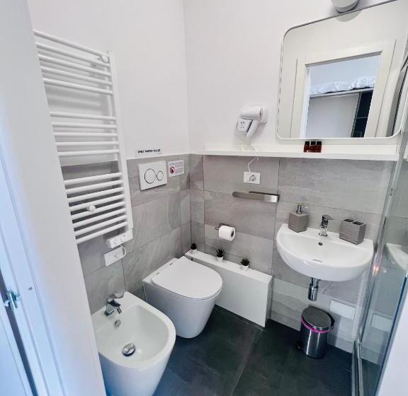 פנסיון Roma Eterna   Piramide Guest House