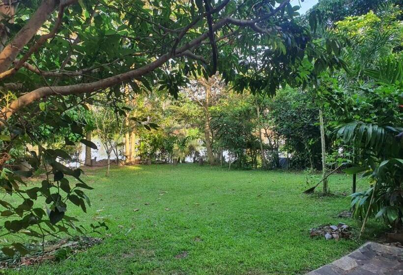 بنسيون The Yacht Villa Near Colombo International Airport