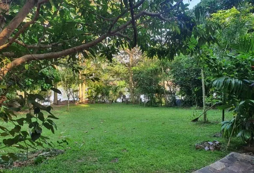 ペンション The Yacht Villa Near Colombo International Airport