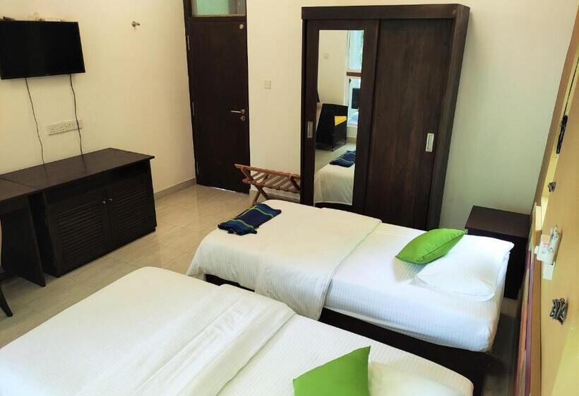 بنسيون The Yacht Villa Near Colombo International Airport