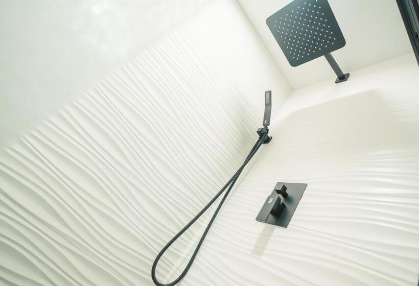 פנסיון Windsor Retreat Private Basement Suite