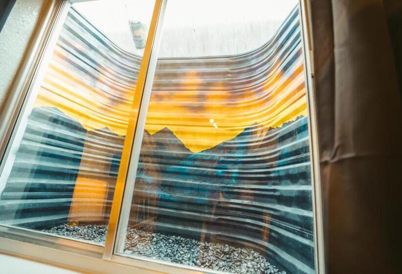 פנסיון Windsor Retreat Private Basement Suite