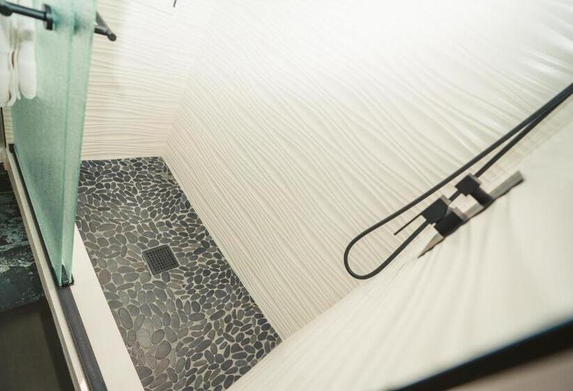 פנסיון Windsor Retreat Private Basement Suite