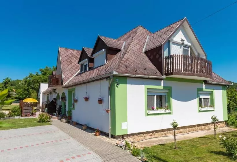 هتل Andrea Apartmanhaz