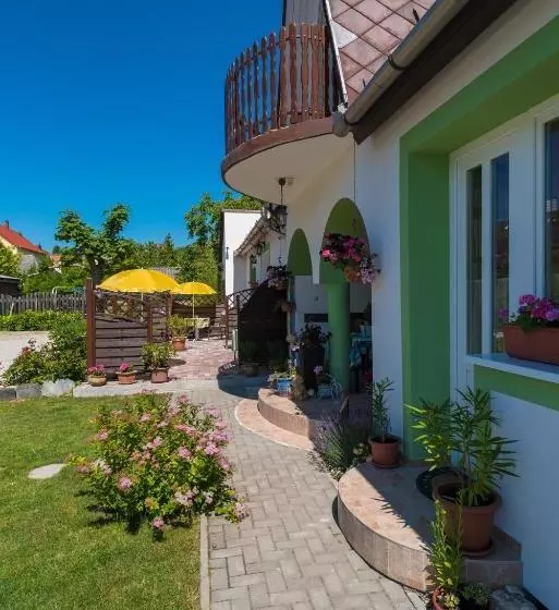 هتل Andrea Apartmanhaz