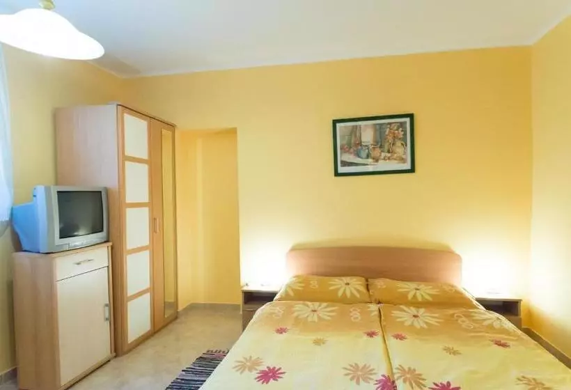 هتل Andrea Apartmanhaz